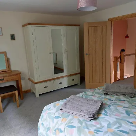 Nyaraló Two Bedroom - Country Lane -10 Min Walk To Perranporth